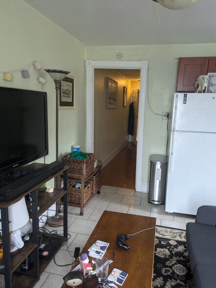 Building Photo - 22 School Ln