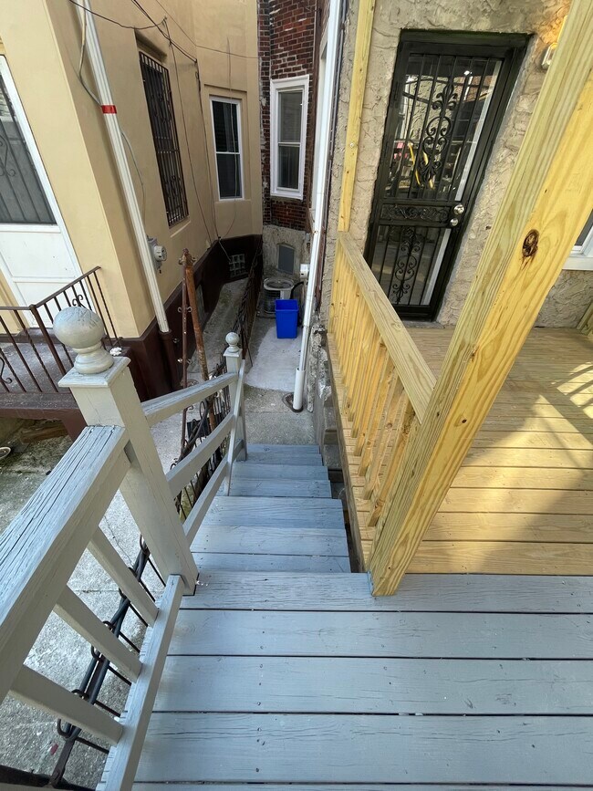 Building Photo - 1611 S Yewdall St