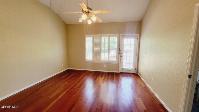 Building Photo - 6329 Franklin Ridge Dr