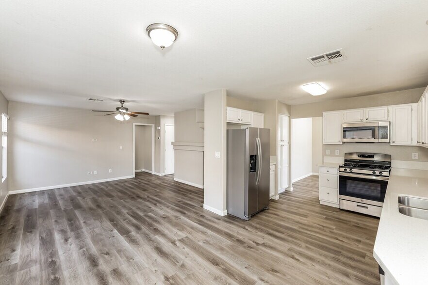 Building Photo - 6939 Wineberry Dr