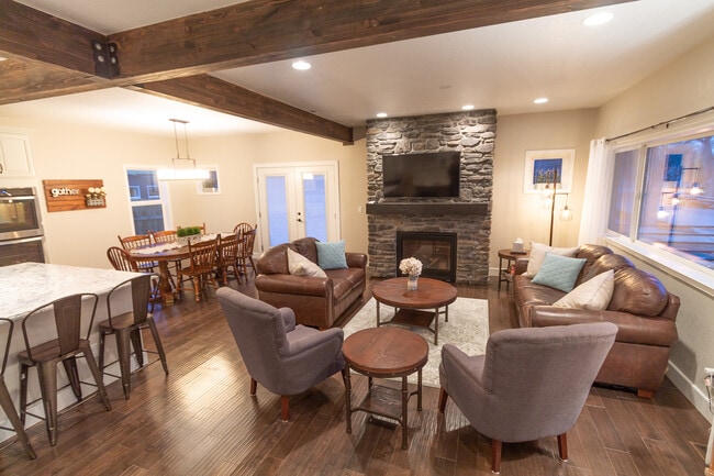 Building Photo - 724 N Walnut St