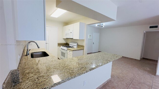 Building Photo - 6900 N Kendall Dr