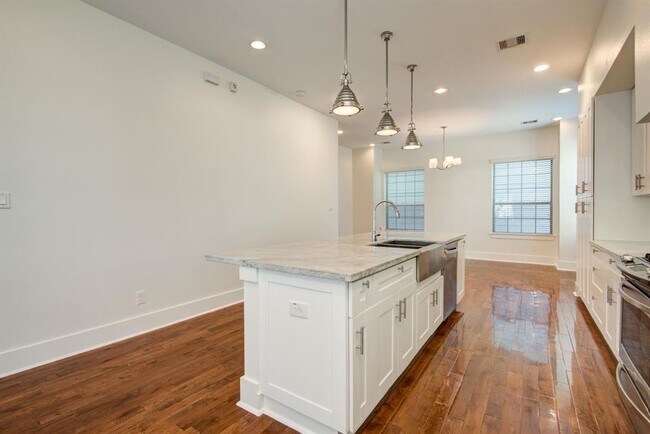 Building Photo - 1721 Thompson St