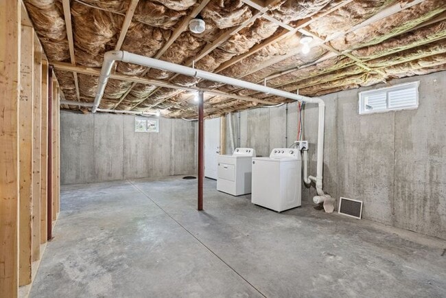 Building Photo - 3 Thomas Dr