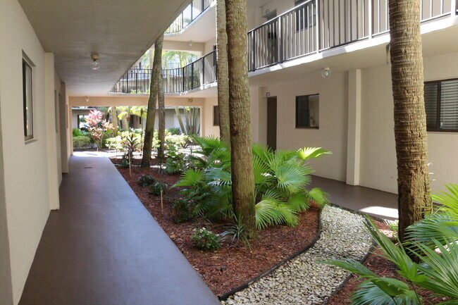 Building Photo - 5220 Las Verdes Cir