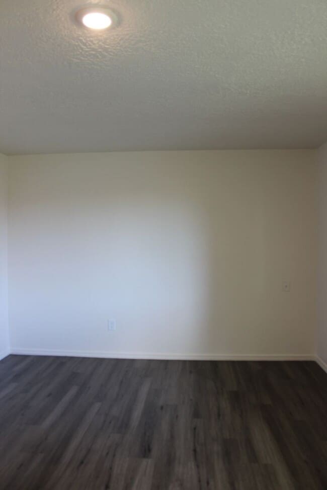 Building Photo - Three bedroom, 1 1/2 bath with fenced yard near Intel