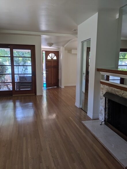 Building Photo - 4228 Greenbush Ave