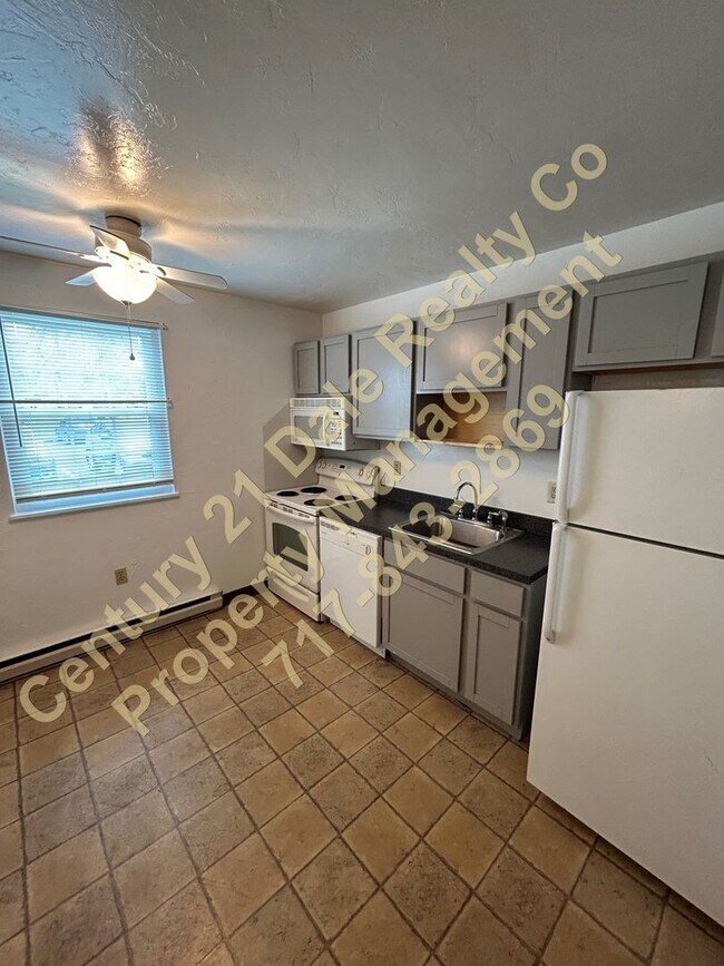 Building Photo - 2 BR, 1.5 Bath in West York School District
