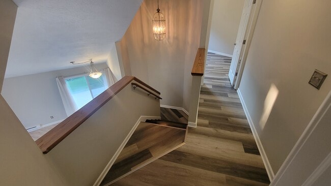 Building Photo - 615 Hilltop Terrace