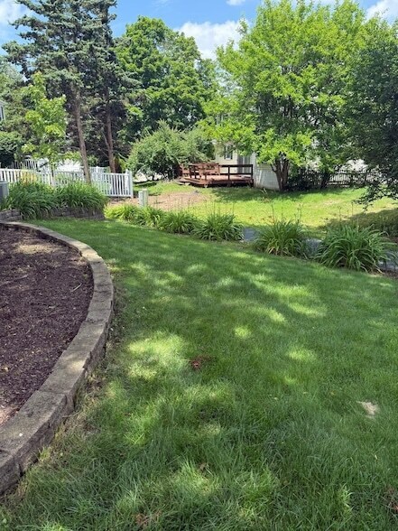 Building Photo - 2851 Garden Dr