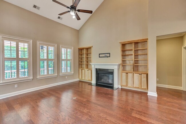 Building Photo - Elevated Home in The Club at Legends Oaks Plantation
