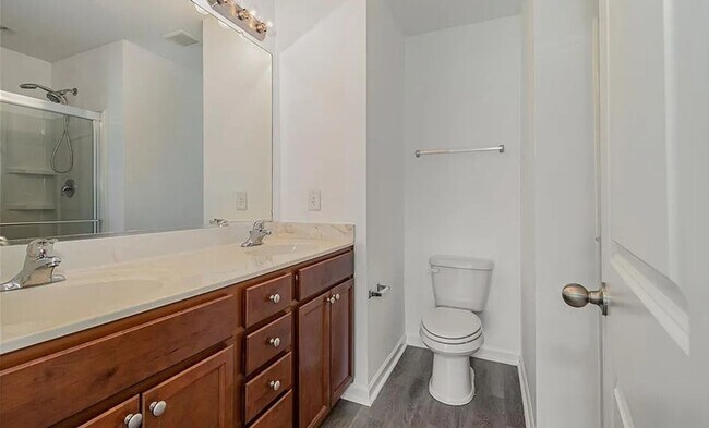 Building Photo - Charming 3BR Townhome in Colfax