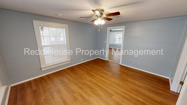 Building Photo - 103 Watkins St