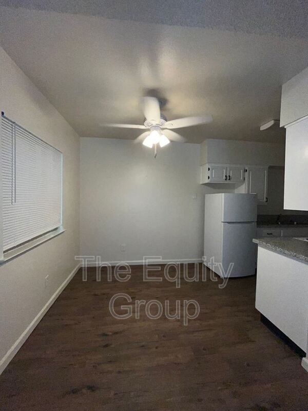 Building Photo - 1420 W Elowin Ave