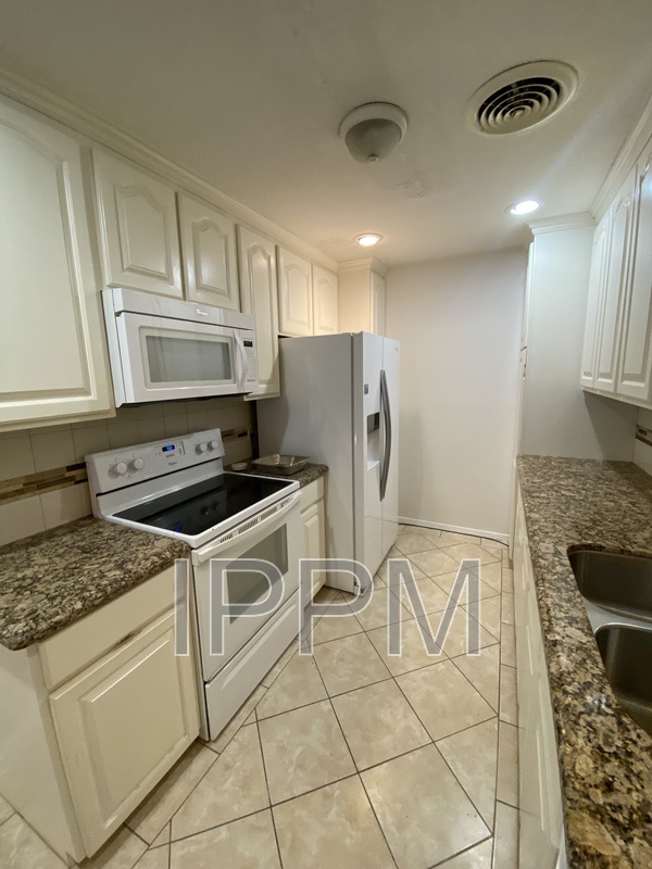 Building Photo - 1500 Palm Valley Dr W