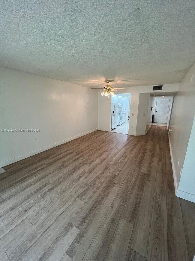 Building Photo - 901 SW 138th Ave
