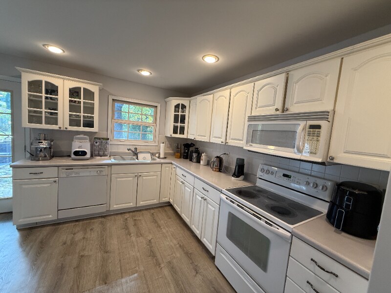 Building Photo - 10231 Hawthorne Dr