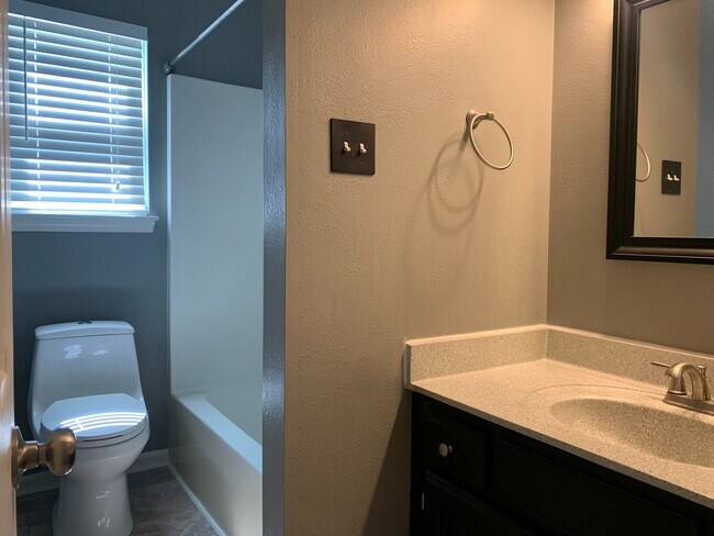 Building Photo - 1 Summer Ridge Ct