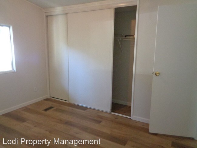 Building Photo - 2 br, 1 bath House - 8441 W Stockton St