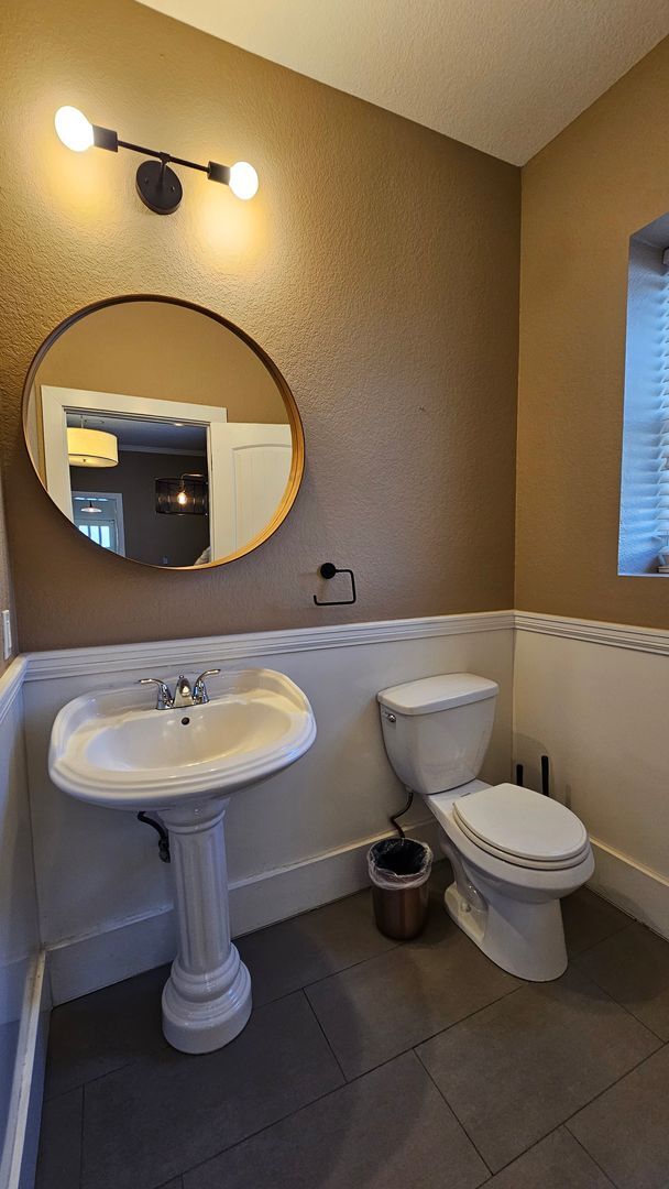 Building Photo - Modern Park Hill Home