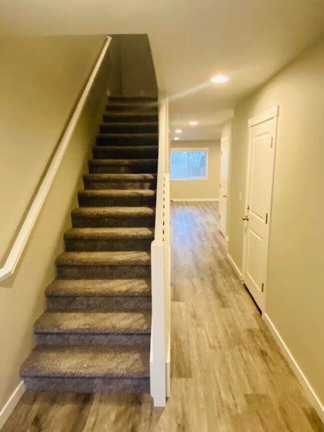 Building Photo - Beautiful Newer Home in Terrific Salmon Creek Location