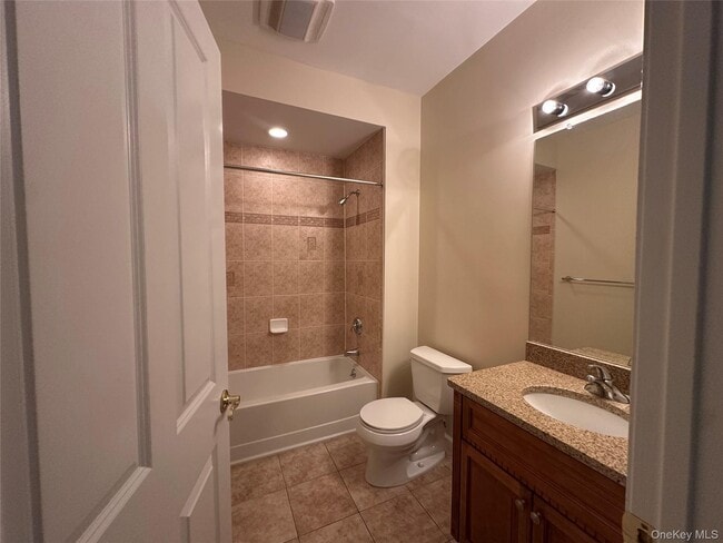 Building Photo - 75 Quaker Ave