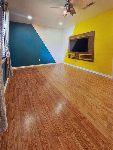 Building Photo - 398 Furman Ln
