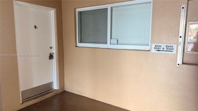 Building Photo - 7430 Miami Lakes Dr