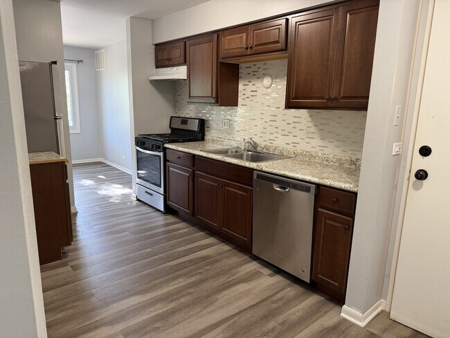 Building Photo - 2920 Roberts Dr