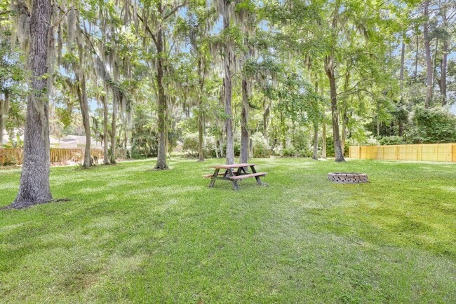 Building Photo - 8 N Nicholson Cir