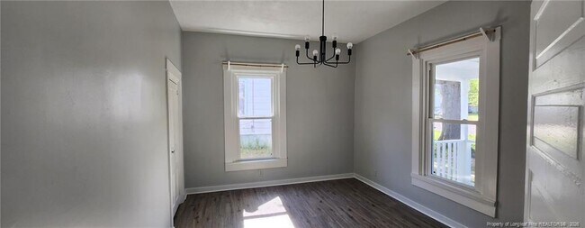 Building Photo - 233 W Barbee St