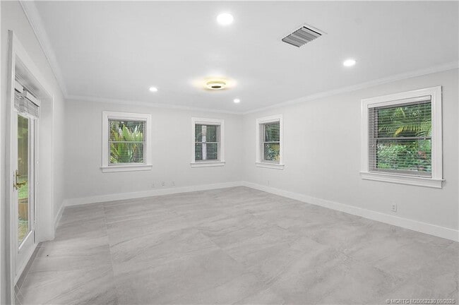 Building Photo - 4 Copaire Rd