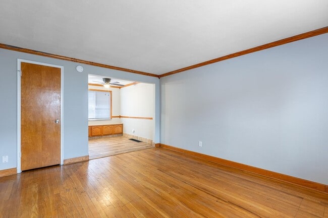 Building Photo - ???Move in Special: No Rent until January!!??? - 2BR/1BA Townhome with Attached Garage and W/D Ho...