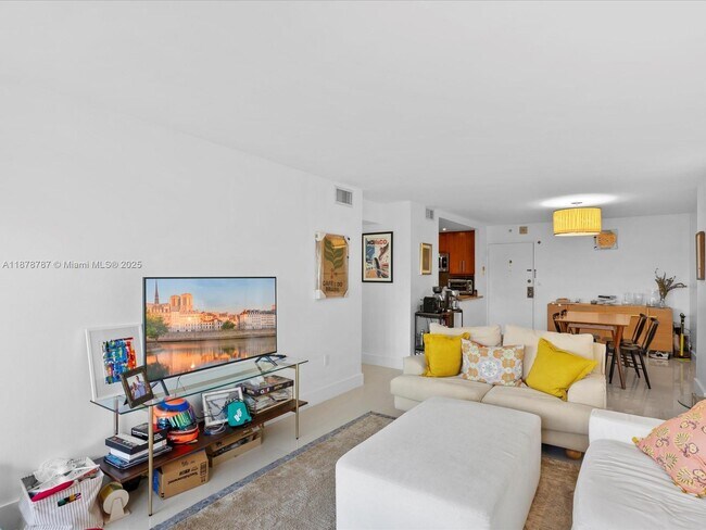 Building Photo - 1450 Brickell Bay Dr