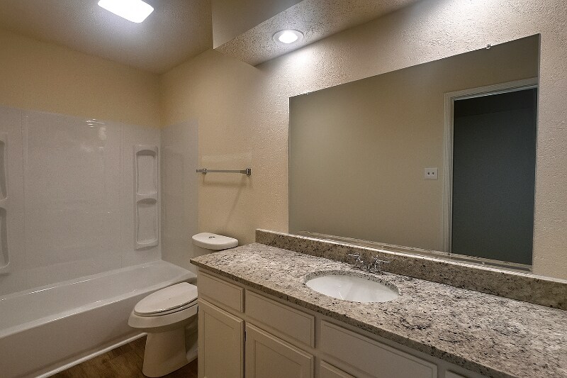 Building Photo - 110 Peachtree Ct