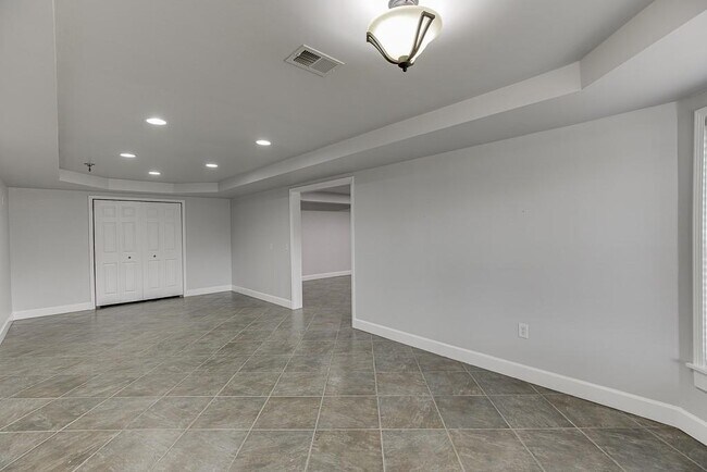 Building Photo - 4537 Grandview Pkwy