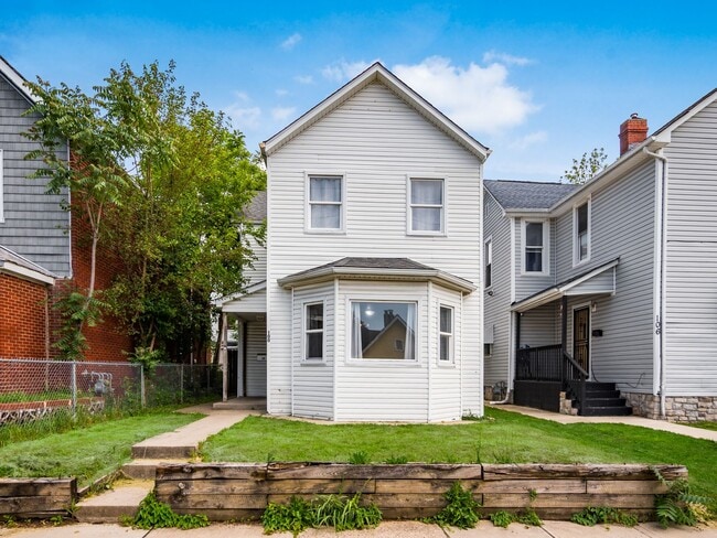 Building Photo - 100 S Oakley Ave