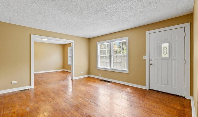 Building Photo - 304 23rd Ave NE