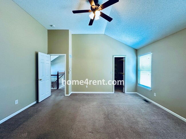 Building Photo - Four Bedroom Olathe Home in a Quiet Neighb...