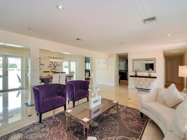 Building Photo - 3141 Hollywood Blvd