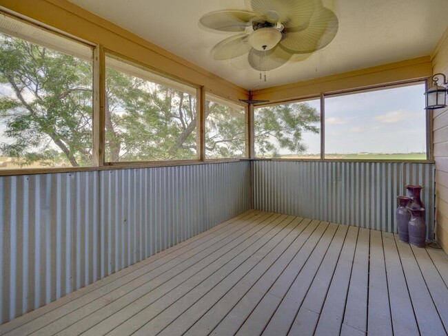 Building Photo - 161 CR 375