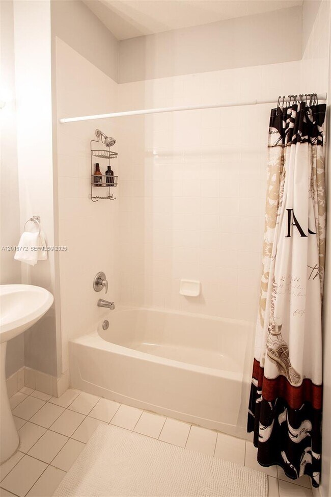 Building Photo - 2412 Venetian Way