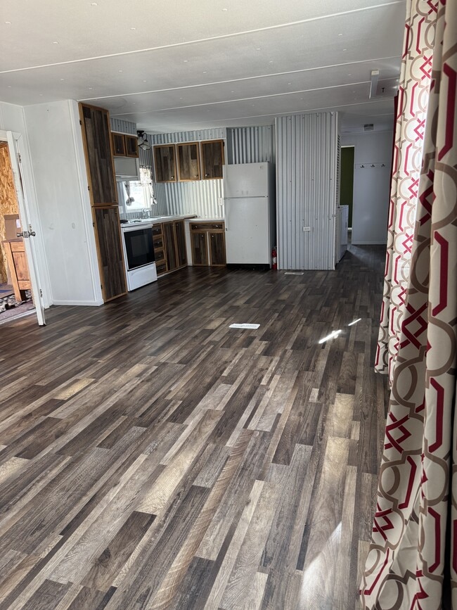 Building Photo - 514 E St