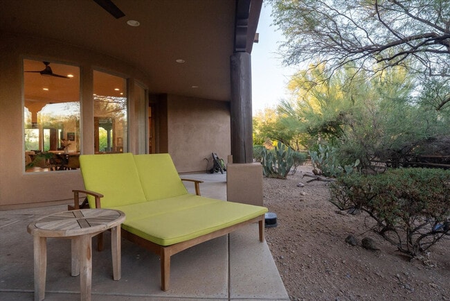 Building Photo - 6708 E Calle de Las Estrellas Rd