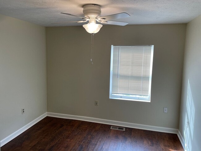 Building Photo - 3/1 House in Kingston $995