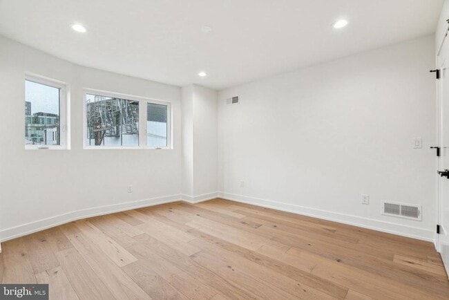 Building Photo - 1106 N Bodine St