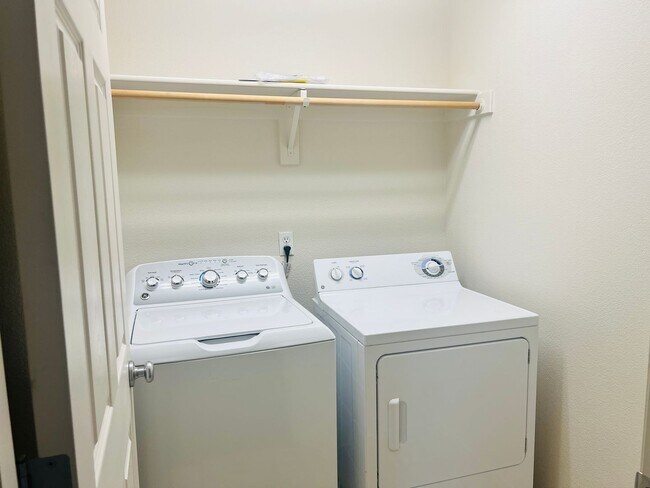 Building Photo - Wilsonville Villebois Community Offers Spacious End Unit Town Home