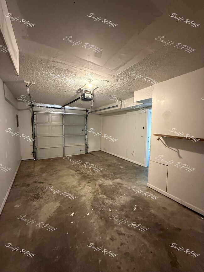 Building Photo - 6453 Hallet St