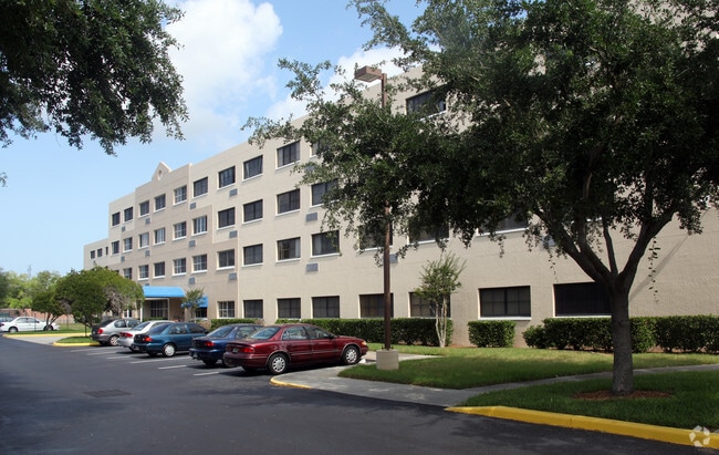 Building Photo - Heritage Oaks of Palm Harbor