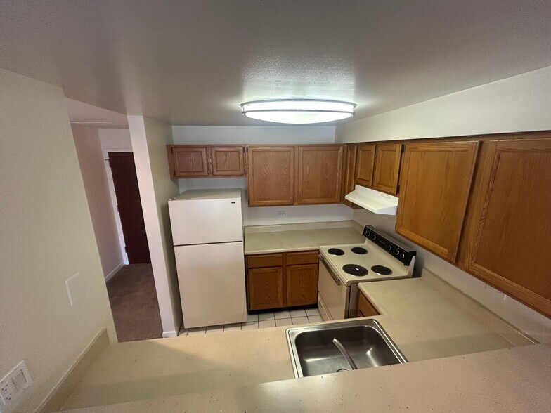 Building Photo - 5750 Abbey Dr